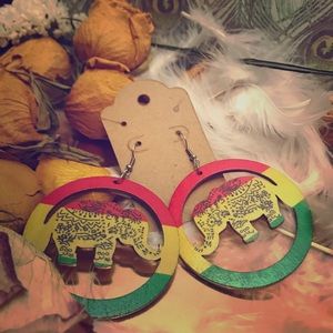 Beautiful wooden elephant in circle earrings